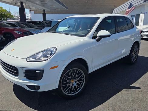 Used 2017 Porsche Cayenne AWD/4WD image 2