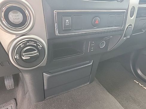 Used 2017 Nissan Titan SV AWD/4WD image 27