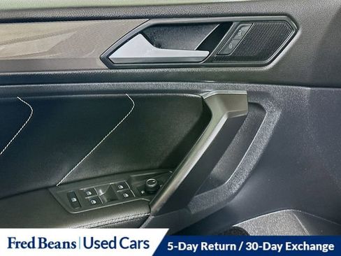 Used 2023 Volkswagen Tiguan SE w/ Panoramic Sunroof Package AWD/4WD image 18