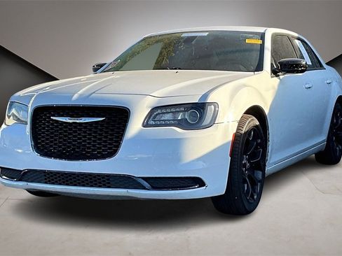 Used 2019 Chrysler 300 Touring w/ Sport Appearance Package image 1