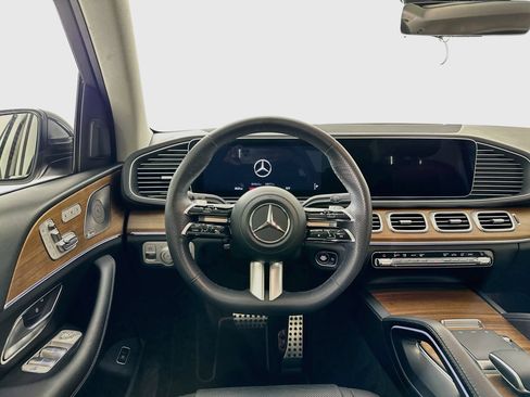 Used 2024 Mercedes-Benz GLS 450 4MATIC image 25