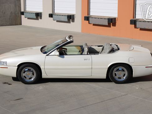 Used 2002 Cadillac Eldorado Touring w/ Preffered Equipment Group image 13