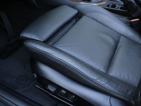 Used 2011 BMW 135i Convertible image 35