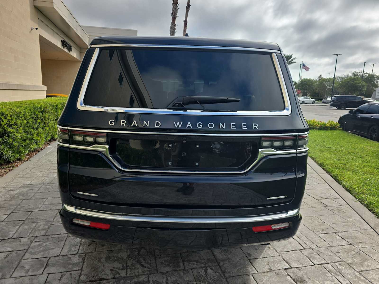 Used 2023 Jeep Grand Wagoneer Series II AWD/4WD image 5