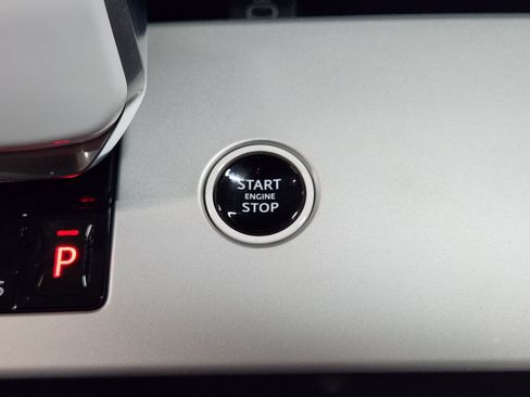Used 2024 Land Rover Range Rover SV AWD/4WD image 40