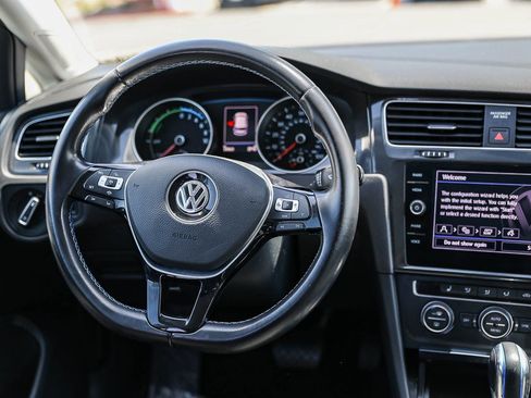 Used 2019 Volkswagen e-Golf SE w/ Driver Assistance Package FWD image 16