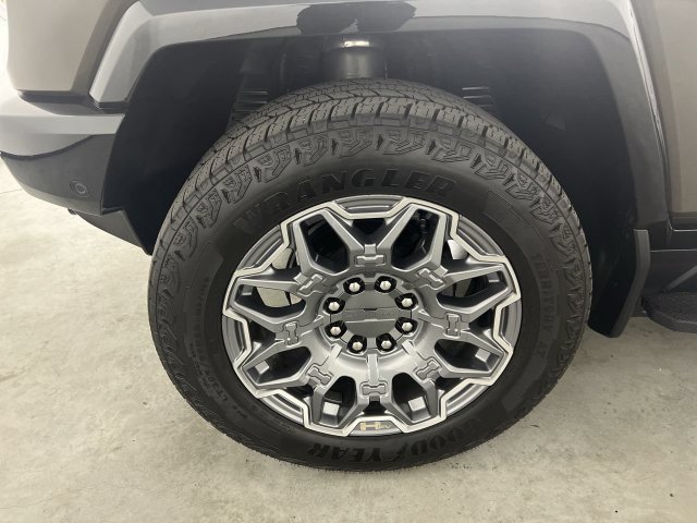 Certified 2026 GMC Hummer EV 4x4 Crew Cab image 33