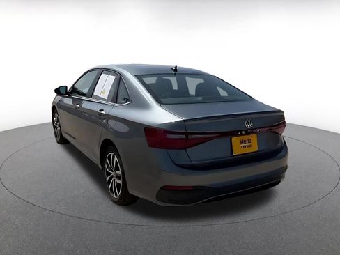 Used 2025 Volkswagen Jetta SE FWD image 11