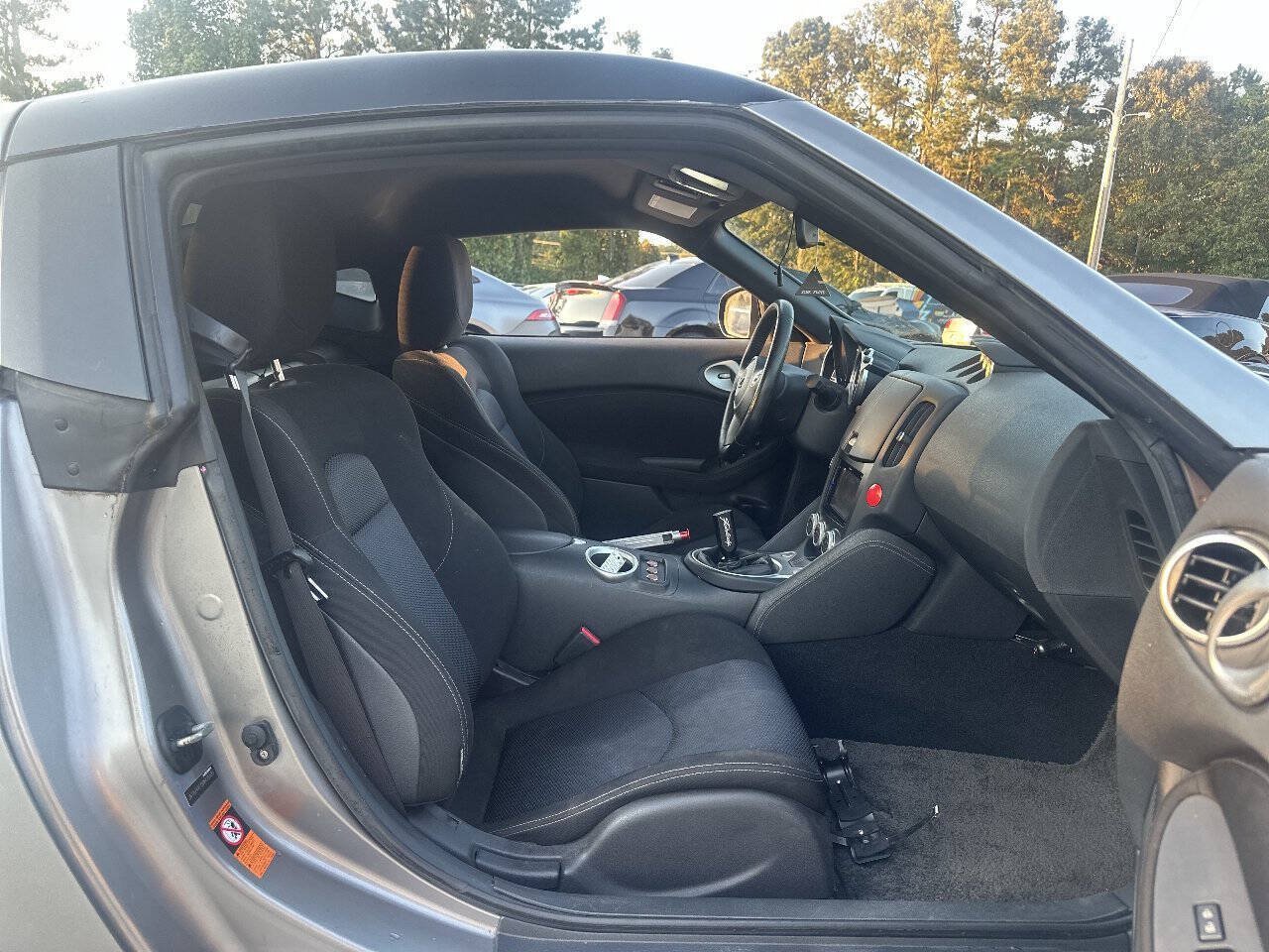 Used 2009 Nissan 370Z Coupe RWD image 29