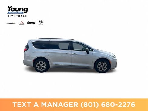 Used 2023 Chrysler Pacifica Limited w/ Uconnect Theater Family Group AWD/4WD image 6