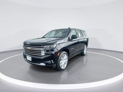 Used 2024 Chevrolet Tahoe High Country w/ Premium Package 2 AWD/4WD image 4