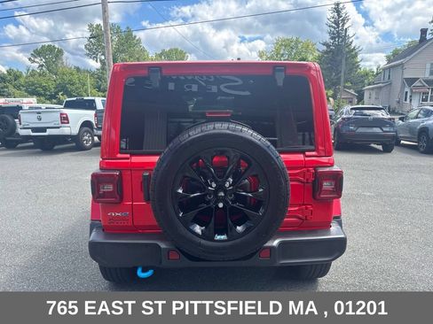 Used 2024 Jeep Wrangler Unlimited Sahara w/ Technology Group AWD/4WD image 7