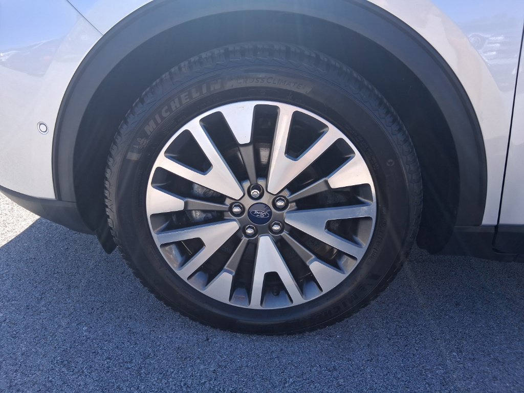 Used 2020 Ford Escape Titanium FWD image 15