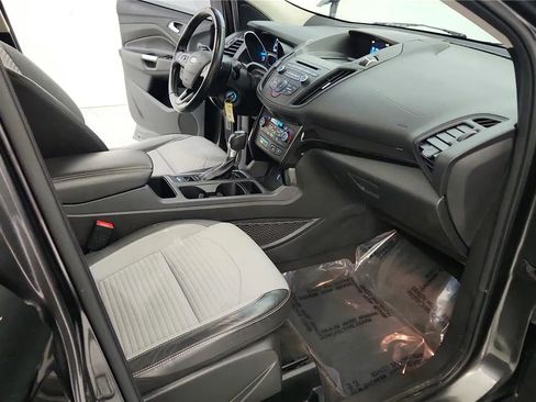 Used 2017 Ford Escape SE w/ SE Sport Appearance Package image 35