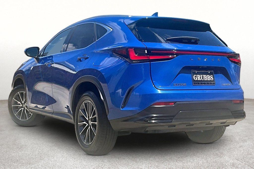 Used 2025 Lexus NX 250 FWD w/ Towing Package (2000 Lbs) image 16