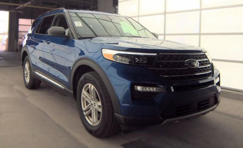 Used 2023 Ford Explorer XLT w/ Equipment Group 202A AWD/4WD image 3