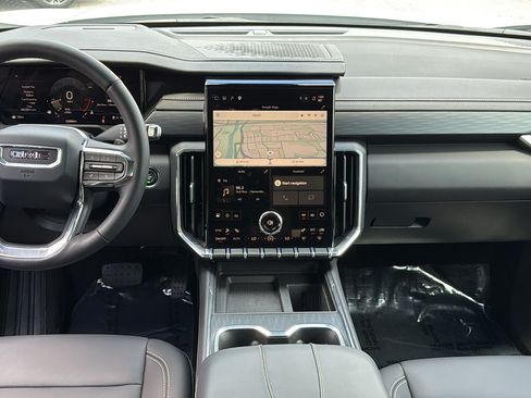 Used 2026 GMC Acadia Elevation w/ Elevation Premium Package FWD image 9