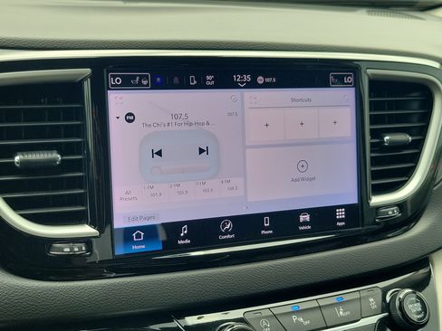 Used 2024 Chrysler Pacifica Touring-L FWD image 26