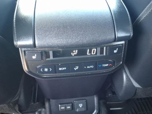 Used 2023 Toyota Highlander Platinum FWD image 14