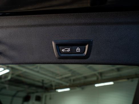 Used 2023 BMW X6 xDrive40i w/ M Sport Package image 70