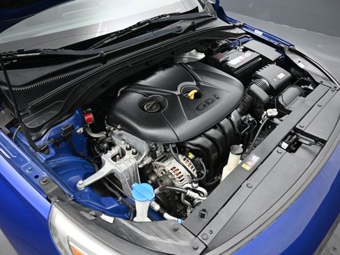 Used 2018 Hyundai Elantra GT image 44