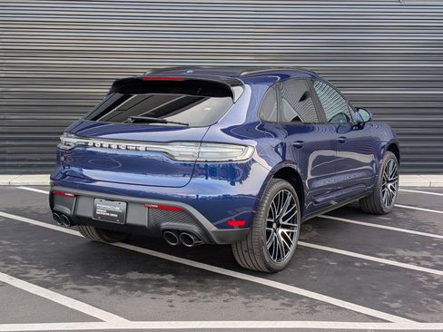 Certified 2025 Porsche Macan image 9