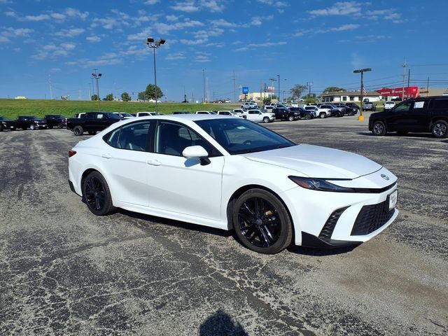 Used 2025 Toyota Camry SE FWD image 2