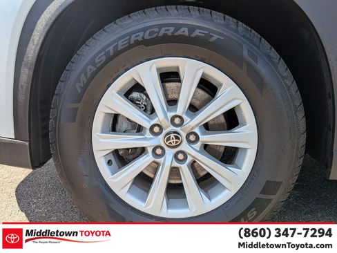 Certified 2024 Toyota Grand Highlander AWD image 9