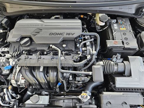 New 2025 Hyundai Elantra SE image 29