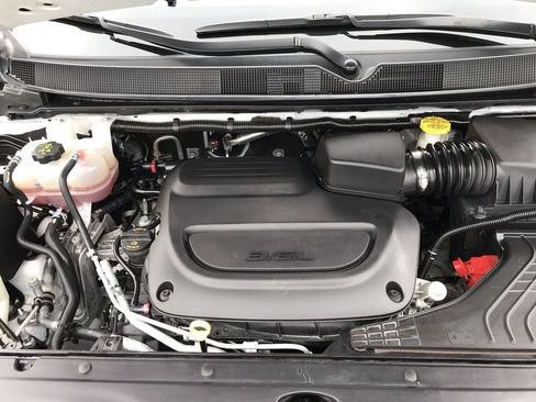Used 2024 Chrysler Pacifica Touring-L FWD image 24
