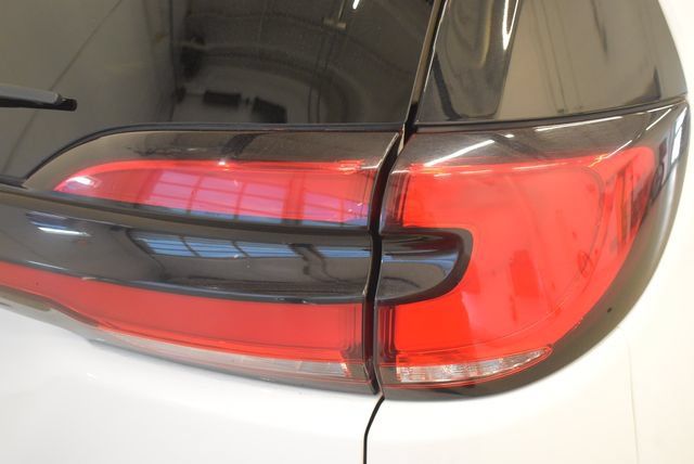Used 2024 Chrysler Pacifica Touring-L FWD image 12