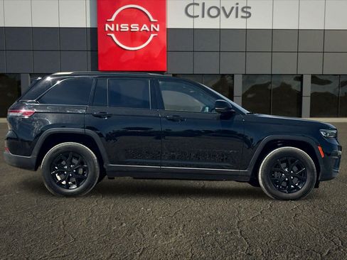 Used 2024 Jeep Grand Cherokee Altitude RWD image 9