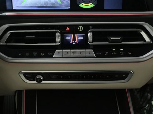 Used 2022 BMW X7 xDrive40i w/ Premium Package AWD/4WD image 23