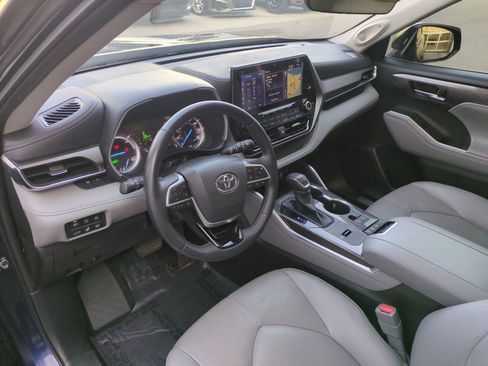 Used 2022 Toyota Highlander Limited image 12