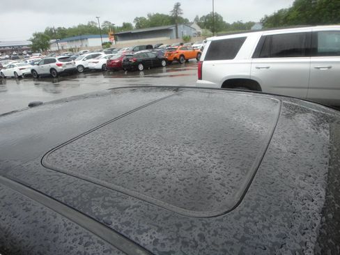 Used 2015 Toyota Camry XSE FWD image 17