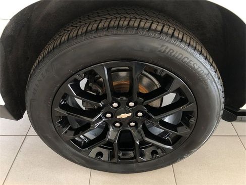 Certified 2024 Chevrolet Suburban High Country image 14