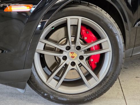 Certified 2024 Porsche Cayenne S AWD/4WD image 23