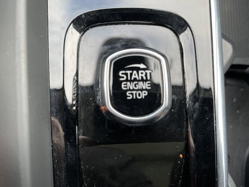 Used 2025 Volvo XC60 B5 Plus image 53