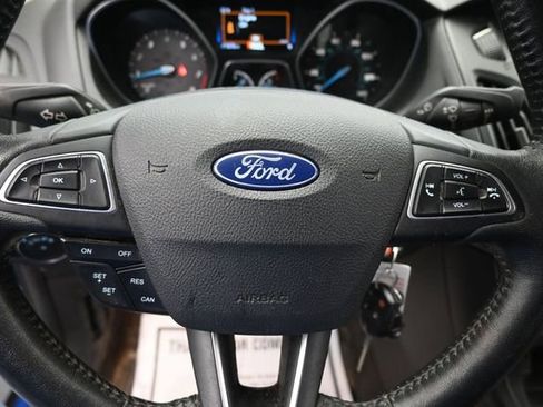Used 2018 Ford Focus SE w/ SE Winter Package FWD image 18