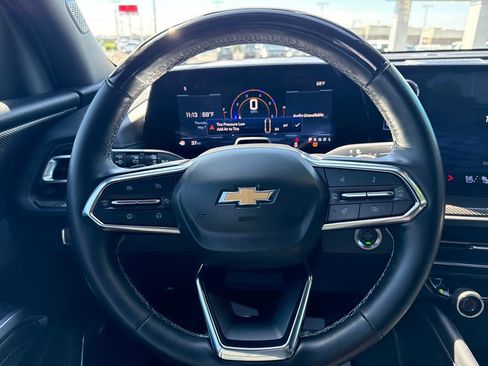 Used 2025 Chevrolet Traverse High Country FWD image 17