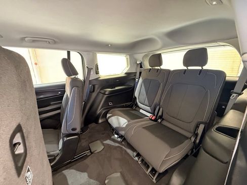 Used 2021 Jeep Grand Cherokee L Laredo w/ Luxury Tech Group I RWD image 23