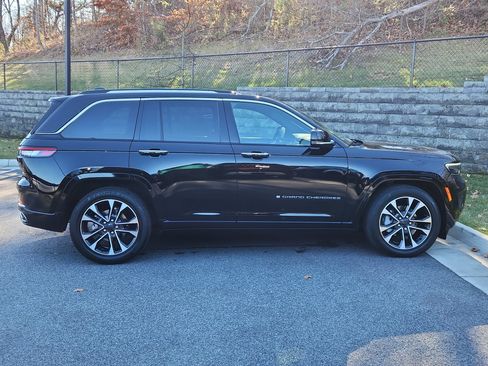 Used 2023 Jeep Grand Cherokee Overland image 11