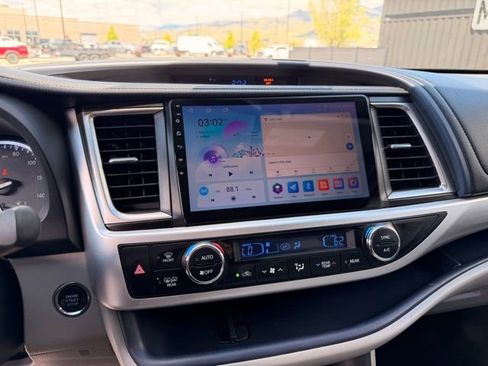 Used 2014 Toyota Highlander XLE AWD/4WD image 17