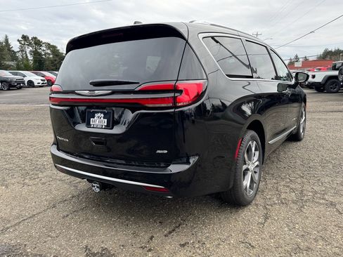 New 2026 Chrysler Pacifica Pinnacle image 5