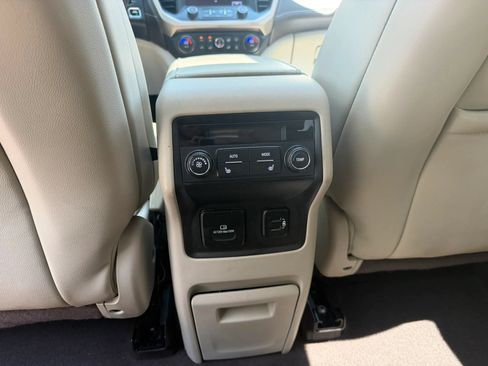 Used 2018 GMC Acadia Denali AWD/4WD image 23