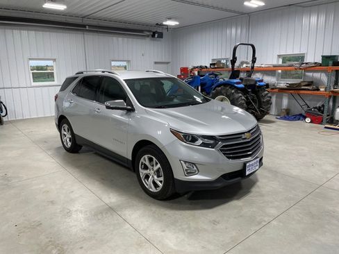 Used 2021 Chevrolet Equinox Premier image 2