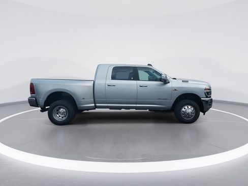 New 2026 RAM 3500 Laramie AWD/4WD image 9