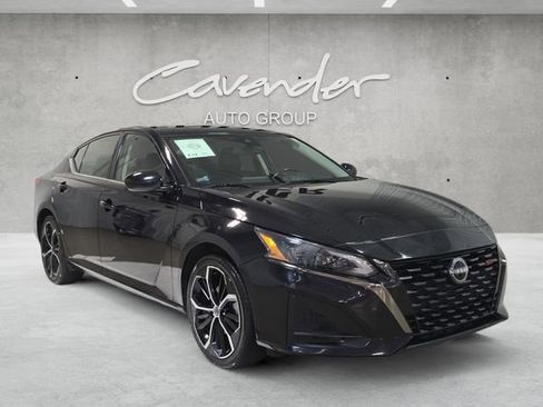 Used 2024 Nissan Altima 2.5 SR FWD image 2