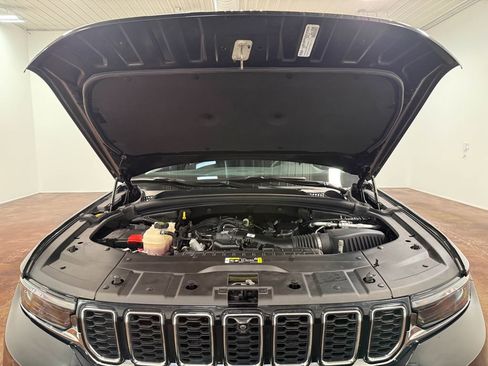 Used 2023 Jeep Grand Cherokee L Limited w/ Luxury Tech Group II image 88