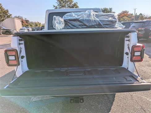 New 2026 Jeep Gladiator Mojave image 12